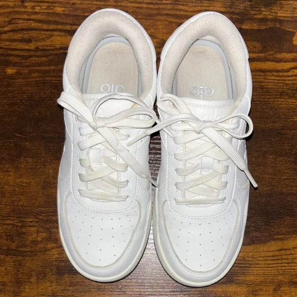 Alo White Sneakers - Picture 2 of 9